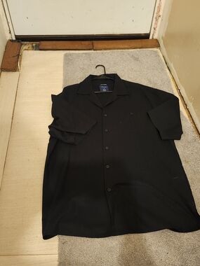 Black Men’s Short-Sleeve Button-Up Shirt - Classic Camp Collar